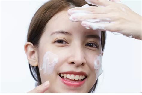 5 Rekomendasi Facial Foam Untuk Kulit Berminyak Dijamin Bebas Kilap