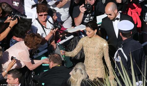 Cannes Film Festival 2013 Eva Longoria Brings Sexy Back In A Peekaboo