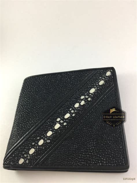 A Stingray Wallet For Men Pearl Row Diagonal Style By Drayleather