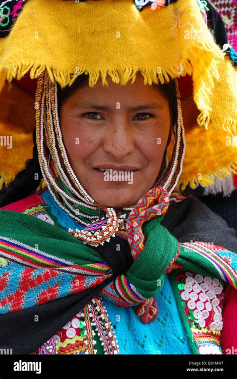 Peru, Indigenous Peruvian woman at Cuzco festival Stock Photo - Alamy
