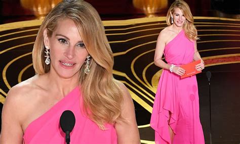 Julia Roberts Dazzles In Pink Gown As She Makes Surprise Appearance To