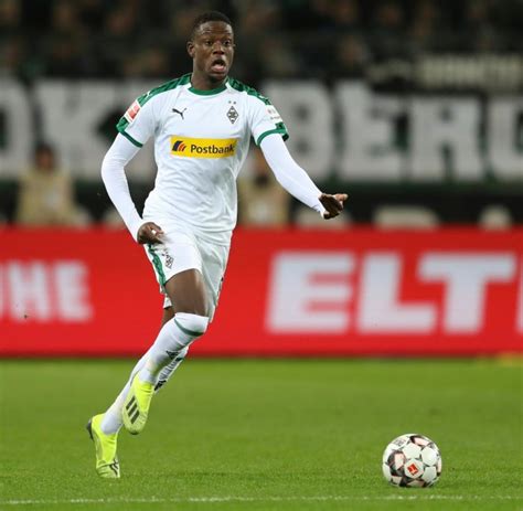 Discover everything you want to know about denis zakaria: Fußball: Gladbach: Zakaria-Einsatz gegen Leipzig fraglich ...