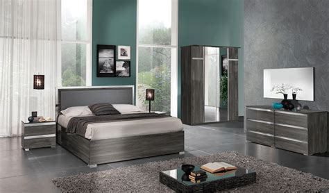 Italian bedrooms are today designed according to modern parameters. Made in Italy Leather Contemporary Platform Bedroom Sets ...