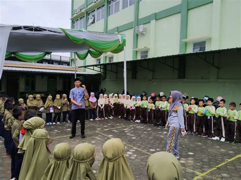 Adakah senyum anda cerah seperti bolehkah? Menjaga Kebersihan Gigi dan Mulut - SD SUKARNO HATTA