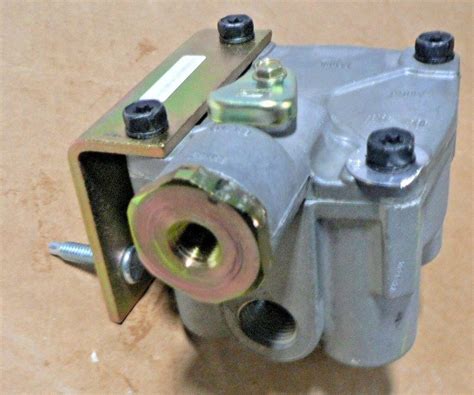 Bendix Relay Valve 802914 R 14 Casting T 294304 B — G Cor Automotive