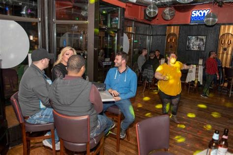 Gay Bars In Cincinnati Check Out These 11 Lgbtq Friendly Businesses