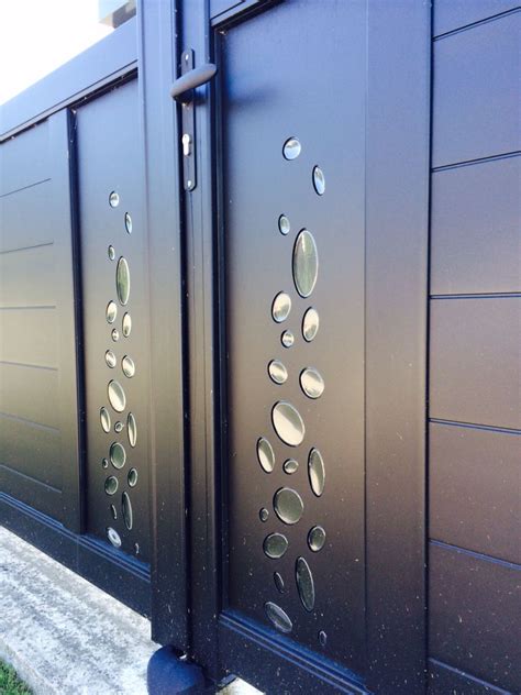 Everyone dreams of having a home sweet home. Portail aluminium www.toriportails.be | Iron gate design ...