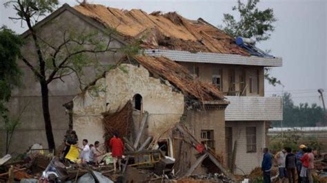 1 ore in urma 585 0. Extreme weather, tornado kill almost 100 in China
