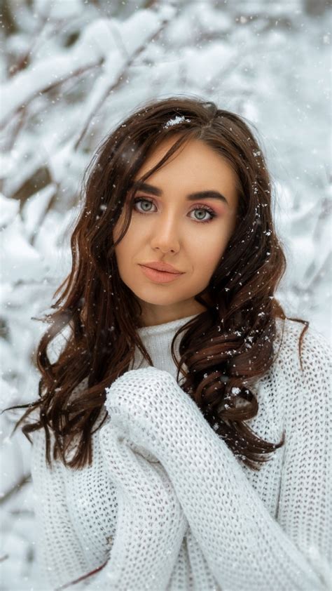 720x1280 Winter Outdoor Woman Model Wallpaper Female Models Beauty