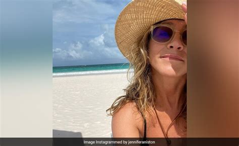 A Sun Kissed Pic Of Jennifer Aniston From The Beach That S The Post