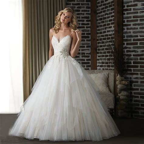 Sext Beading Heart Shaped Applique Ball Gown Wedding Dresses 2016 New Arrival Ivory Tulle Bridal