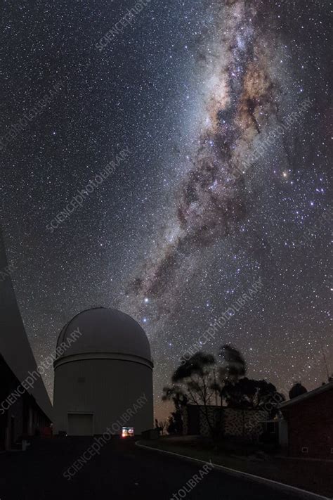 milky way over anglo australian telescope stock image c035 7567 science photo library