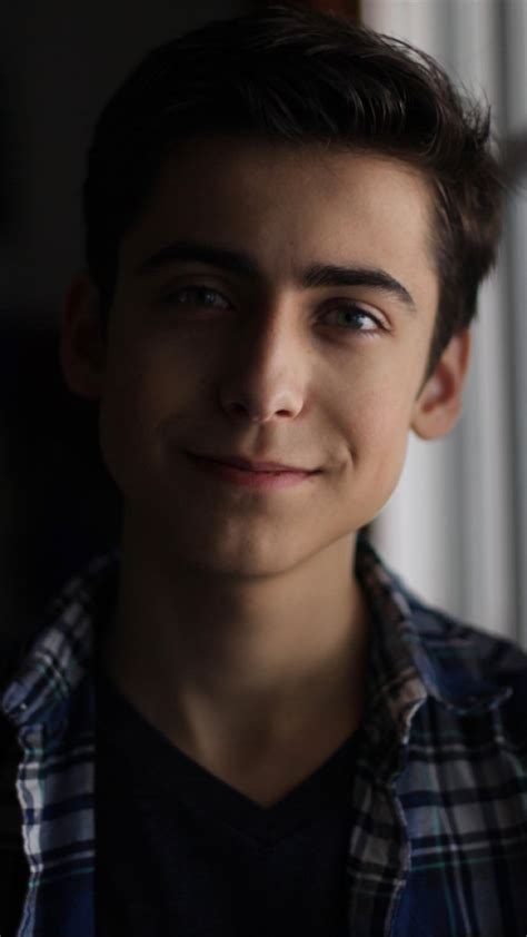 Become a patron of aidan gallagher today: Aidan Gallagher | Actores guapos, Chicos guapos famosos ...