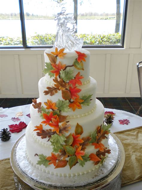 Fall Leaves Wedding Cake — Round Wedding Cakes Fall Leaf Cake Fall