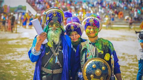 Celebrate Spring In India At The Holi And Hola Mohalla Festivals Bruandbru