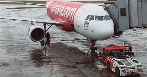 Travelling by bus to jb. 46-Year-Old AirAsia Employee Dies Onboard A Flight From KL