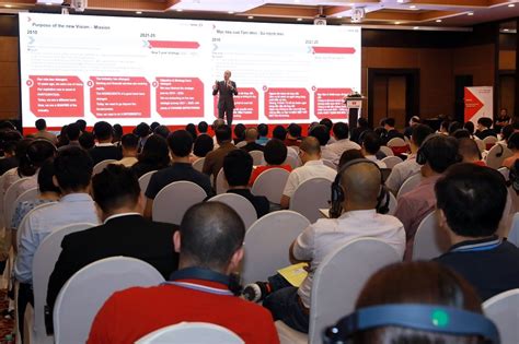 Techcombank, one of the leading commercial joint stock banks in vietnam with a strong financial foundation and a comprehensive portfolio of outstanding products and services. ĐHĐCĐ Techcombank: Một năm chưa từng có với những kết quả ...