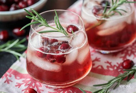 This white christmas bourbon smash cocktail recipe is the perfect holiday drink! Maple Cranberry Bourbon Cocktail - Holiday / Christmas ...