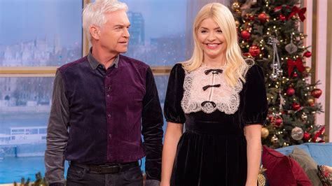 This Morning Fans Confused As Holly Willoughby And Phillip Schofield Make Return To Itv Show To