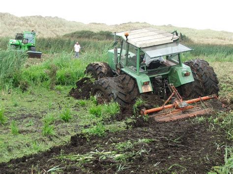 Locations De Vehicule Voitures Videos Tracteurs Embourbes