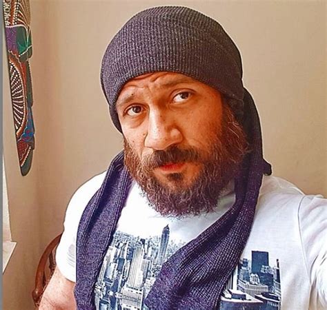أحمد مكي ممثل أسماء أبو اليزيد ممثل إنجي المقدم ممثل كريم عبدالعزيز ممثل محمد علاء ممثل مراد مكرم ممثل هاني سرحان الكاتب بيتر ميمي المخرج. أحمد مكي يظهر بذقن طويلة وغطاء رأس | لوك جديد