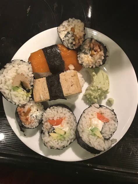 Completely vegetarian sushi for around 500 calories! : 1200isplenty