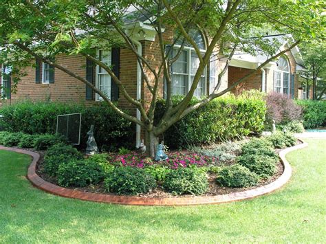Installing foundation plantings is a quick and relatively easy way of improving the overall look of any. Thinking about the Simple Landscaping Ideas For Ranch Style Homes | Small front yard landscaping ...