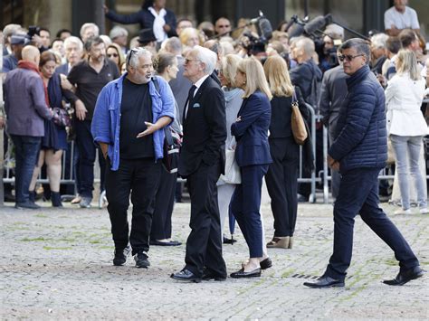 L'architecte, marié avec mireille darc depuis 2002, a évoqué le dur combat qu'elle a mené ces dernières années, tandis que son état de santé s'aggravait. Emotion et recueillement pour les obsèques de Mireille ...