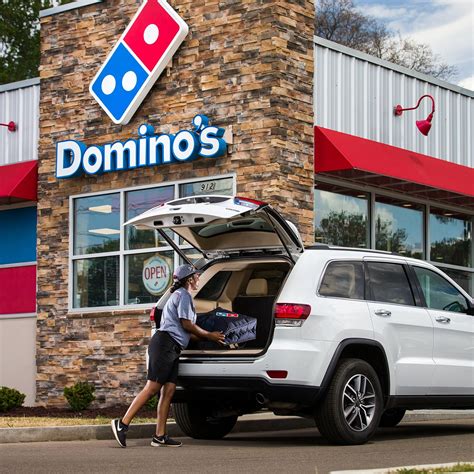 Dominos Rolls Out Carside Delivery 2 Minute Guarantee Restaurant