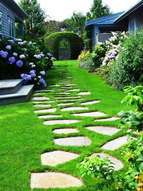 13 Steps And Path Ideas For Backyards Using Boulder Stones Top Diy Ideas