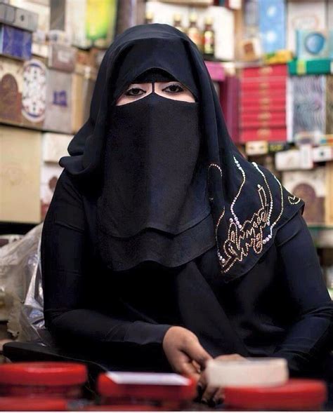 نوف سعودية عانس عمرها 32 سنه مقيمة في السعوديه تبحث عن شريك العمر
