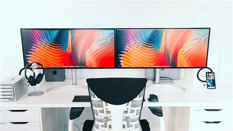 The Best Dual Monitor Desk Setup 2019 Edition Youtube