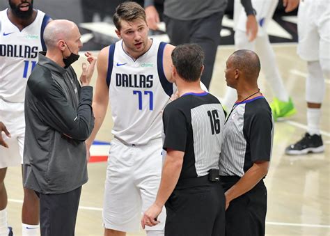 Nba Luka Doncic Ejected For Hitting Collin Sexton In Groin Yahoo Sports