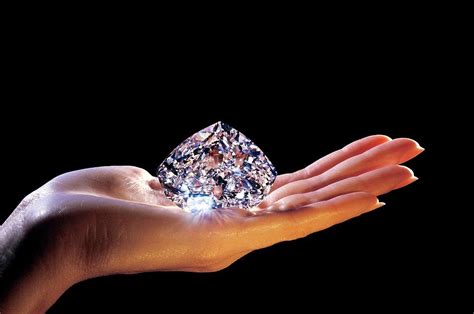 Natürlich musste auch der cullinan diamant geschliffen werden. The Centenary Diamond Photograph by Patrick Landmann