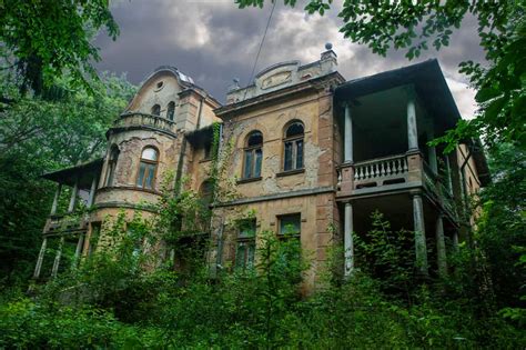 Multi Million Dollar Mansions That Were Abandoned For Years