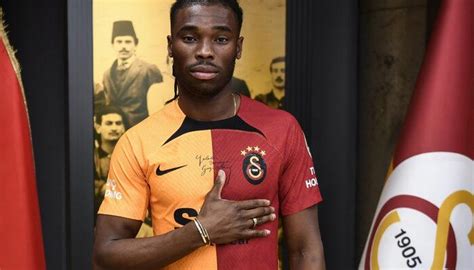 Galatasaray ın yeni transferi Sam Adekugbe kulüp tarihine geçti