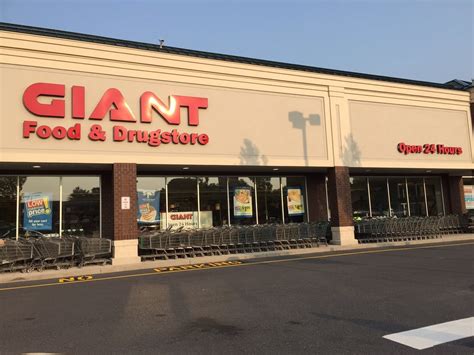 The store offers a variety of italian, beef, seafood and chicken dishes. Photos for Giant Food Stores - Yelp