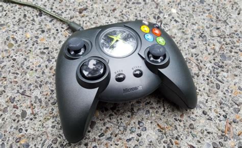 The Duke The Original Xbox Controller Officially Returns This March