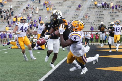Notebook Shorthanded D Line Stands Tall In Mizzou Win Powermizzou