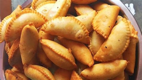 Holi 2022 Follow These Simple Steps To Make Delicious Gujias At Home