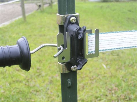 Until you figure out how to use a t post clip, they can be kind of confusing. Kit clip universel T-Post - Piquets de clôture - Système ...