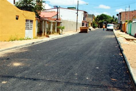 BLOG DO ROBERTO ALMEIDA: PREFEITO INAUGURA PAVIMENTAÇÃO DE RUA DA APAE