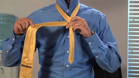 Perfect for wearing with a medium spread collar, the half windsor tie knot is a sartorial skill that every man should get to grips with. How To Tie and Dimple your Necktie (Half Windsor) - YouTube