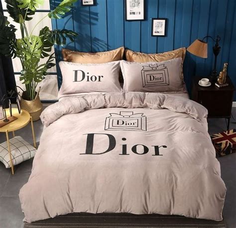 Our duvet covers are securely sewn and have a hidden zipper envelope closure that makes it easy to place your new duvet\comforter into the cover. Pin de LV LOUIS VUITTON purse handbag em more brand ...