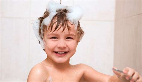¿cuándo Los Niños Aprenden A Bañarse Solos Revista Pediatría Y Familia