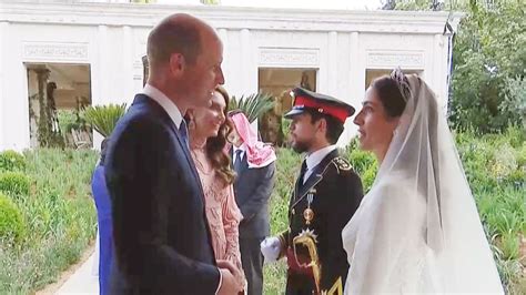 Le Prince Et La Princesse De Galles Surprennent Des Invités Au Mariage Royal De Jordanie Aroged