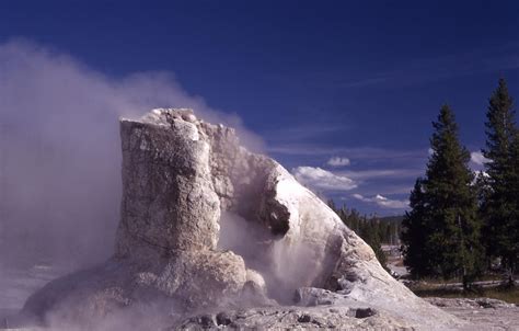 Giant Geyser 2nd Largest In Yellowstone Erupts Monday Local
