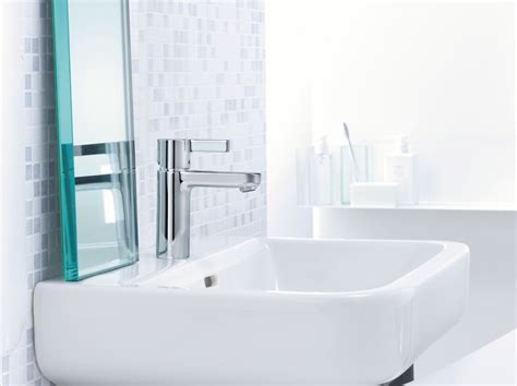 It provides greater freedom of movement between spout. Hansgrohe 31060 Bathroom Faucet - Build.com