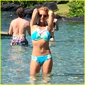 Britney Spears Shows Off Her Bikini Body In Hawaii On Easter Bikini Britney Spears Just