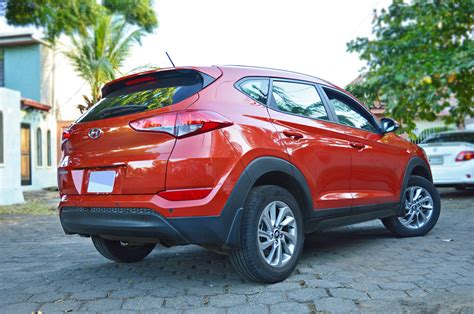 The 2016 hyundai tucson sits near the top of the compact suv class thanks to its respectable performance, spacious interior, abundance of advanced safety features, and high safety. HYUNDAI TUCSON 2016 FULLEX